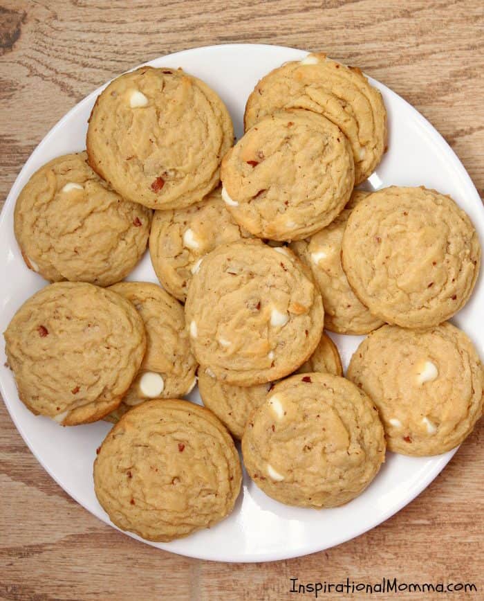 These Banana Cream Pie Pudding Cookies have the fresh taste of bananas and are so soft and chewy!