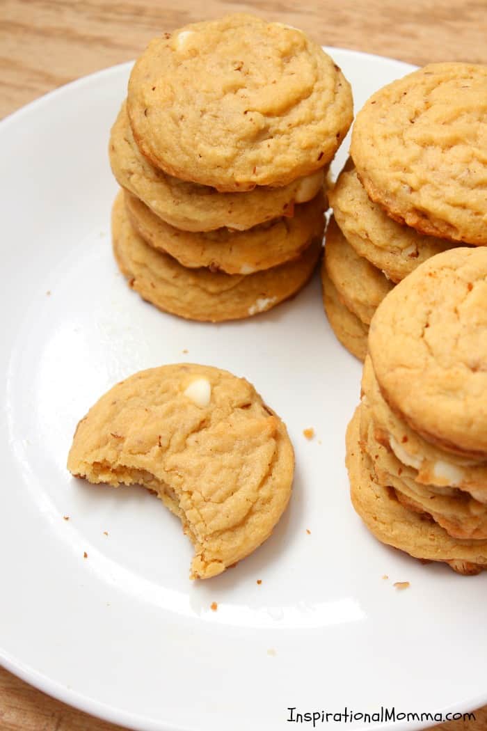 These Banana Cream Pie Pudding Cookies have the fresh taste of bananas and are so soft and chewy!