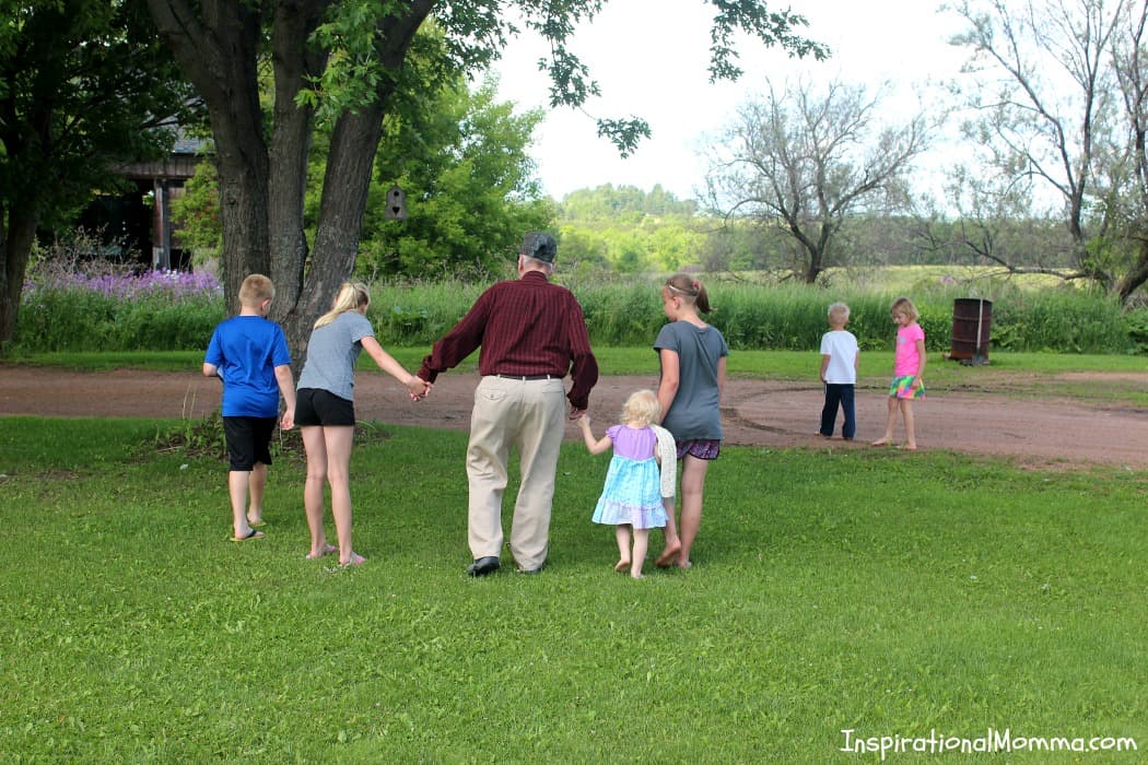 Its time for a Nature Scavenger Hunt. While searching for objects and critters, you will smile, giggle, and make many memories! #CelebrateAmazingDads