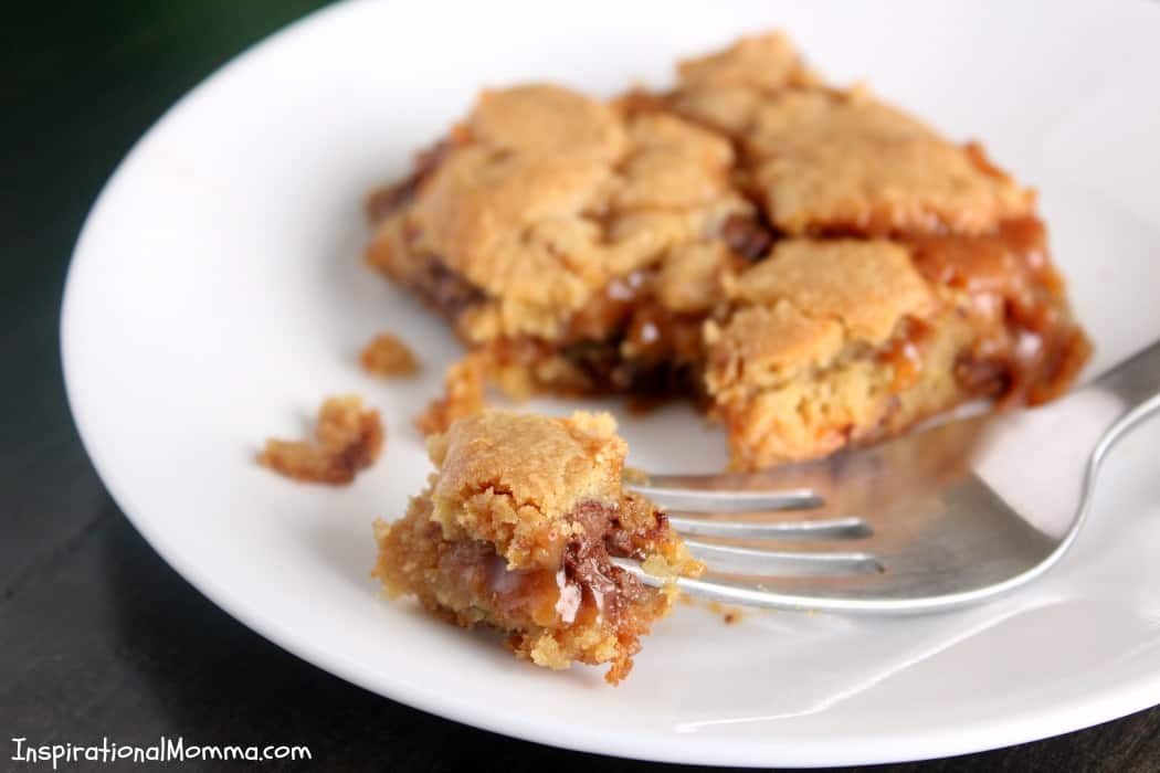 Caramel Chocolate Chip Cookie Bars - A sensational layer of ooey-gooey caramel sandwiched between soft, chewy chocolate chip cookies!