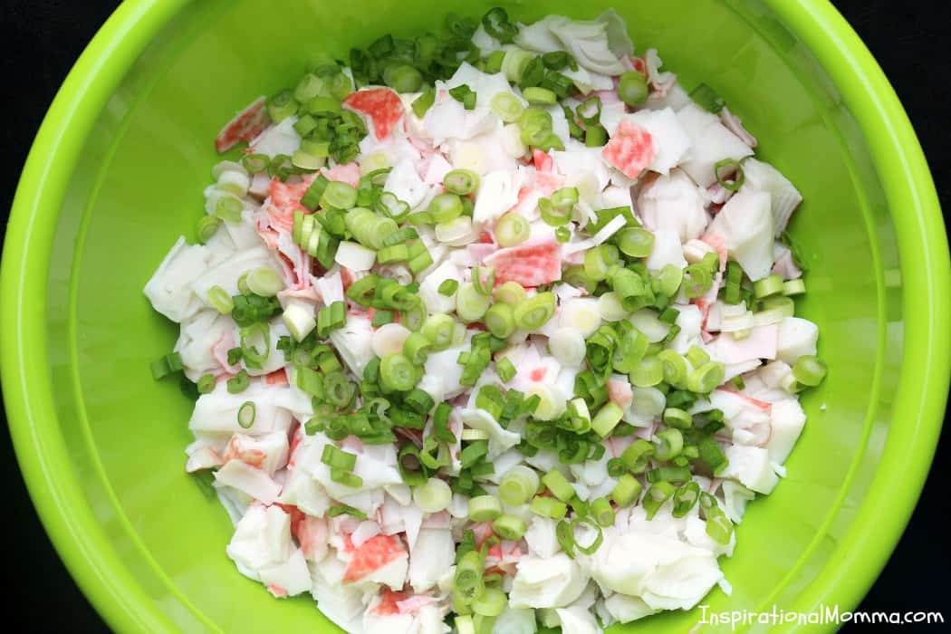 This Warm Crab & Cream Cheese Dip is a creamy appetizer, packed with crab meat and ready to be eaten! You will find your entire crowd surrounding it!!