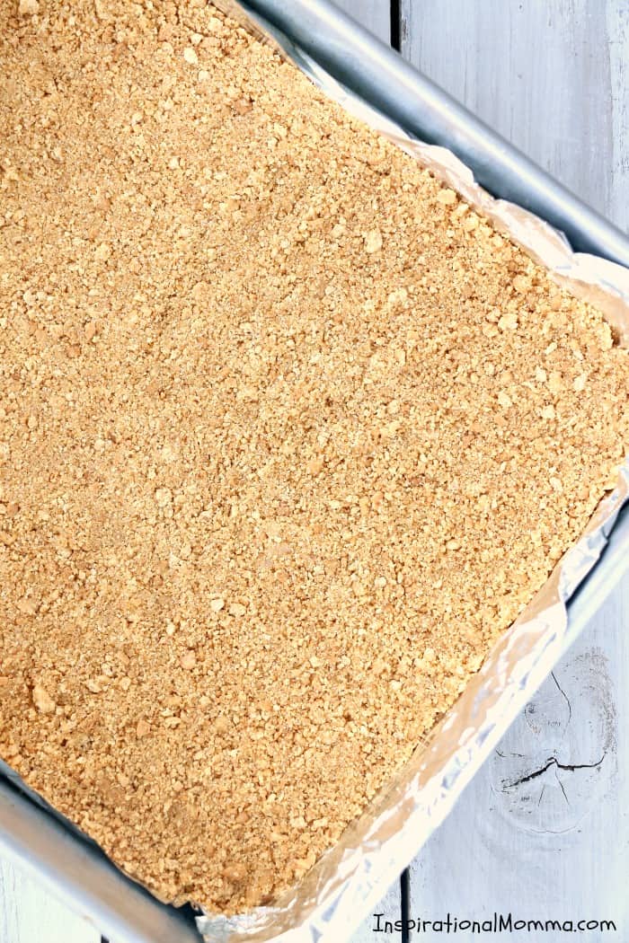 Homemade Apple Pecan Cheesecake is a decadent dessert that wll satisfy everyone's sweet tooth. Homemade, simple, and absolutely amazing! #inspirationalmomma #homemadeapplepecancheesecake #apple #pecan #cheesecake #homemade #baking #baking #dessert #desserts #autumn #fall
