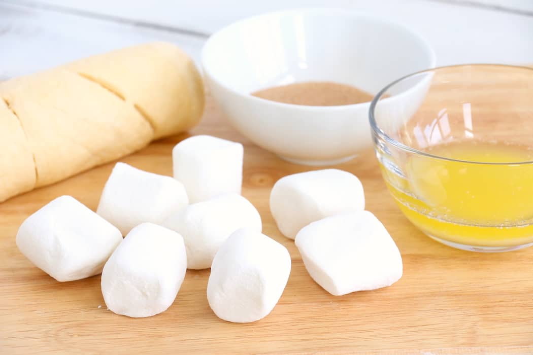 Easter Resurrection Rolls are a delicious way to share the Easter story with your family...flaky crescent rolls filled with sweet marshmallow goodness! #inspirationalmomma #resurrectionrolls #easter #rollrecipe #recipe #baking