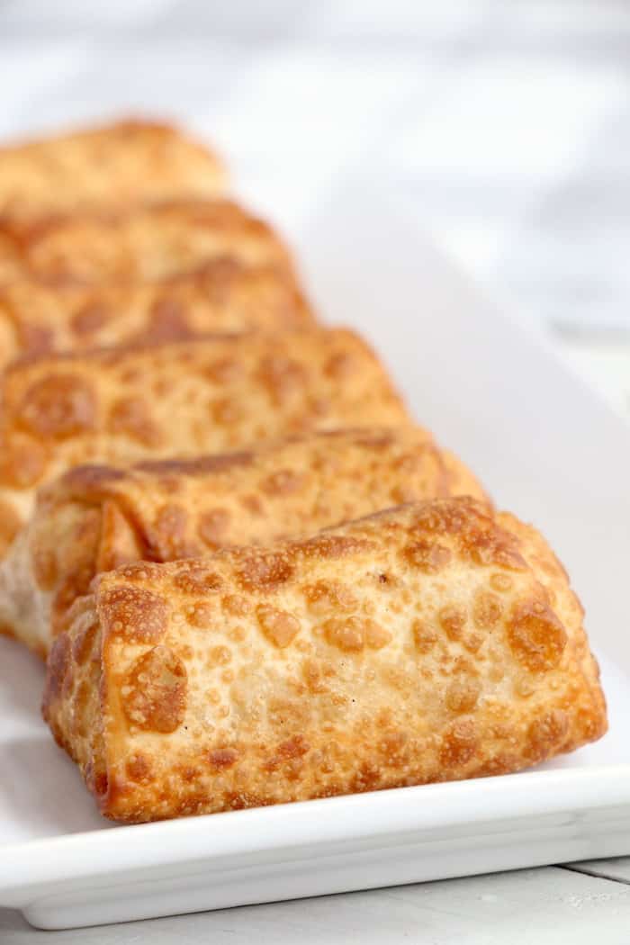 This Peanut Butter Banana Egg Roll Recipe is amazing! A crispy egg roll wrapper filled with creamy peanut butter and a sweet banana makes a perfect dessert! #InspirationalMomma #EggRollRecipe #PeanutButter #Banana #PeanutButterBanana #EggRolls #Recipe #Dessert #Desserts