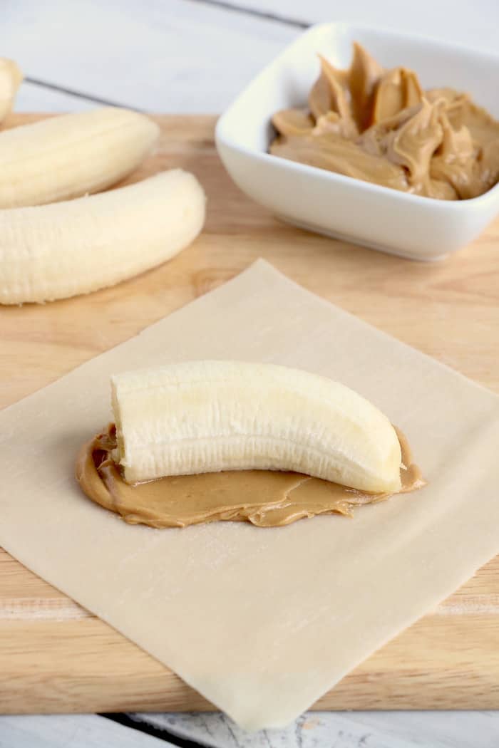 This Peanut Butter Banana Egg Roll Recipe is amazing! A crispy egg roll wrapper filled with creamy peanut butter and a sweet banana makes a perfect dessert! #InspirationalMomma #EggRollRecipe #PeanutButter #Banana #PeanutButterBanana #EggRolls #Recipe #Dessert #Desserts